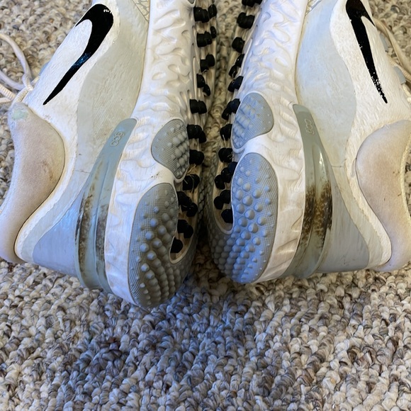 Nike Alpha Huarache Elite Men’s turfs size 9. Great condition used condition. - Picture 4 of 6